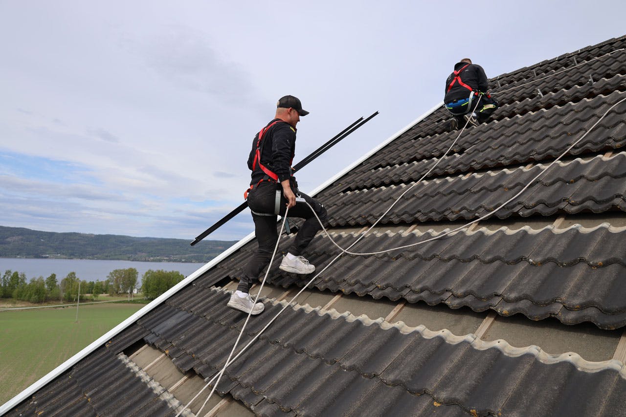 Installasjon av solceller på tak
